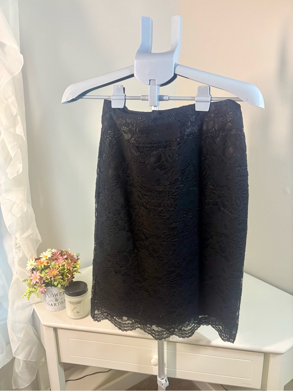 Banana Republic Black Lace Pencil Skirt - Size 0
